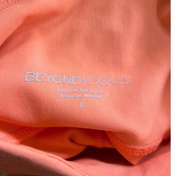 Beyond Yoga Peach Orange Metallic Textured Ankle Length Leggings - Picture 3 of 6